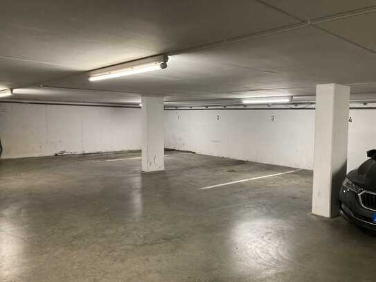 Tiefgaragenstellplatz zu vermieten