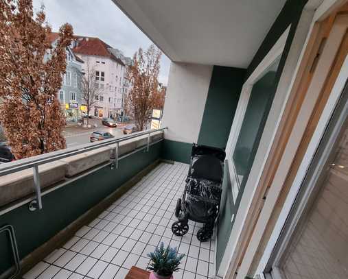 Helle, gut geschnittene 2-Zi-Wohnung im 1. OG mit Aufzug mit großem Süd-Balkon in zentraler Lage