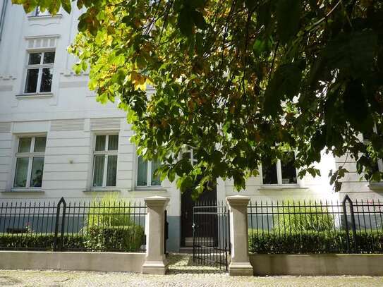 Wunderschöne 5-Zimmer-Altb.-Whg. zum verlieben in Stadtfeld mit Balkon