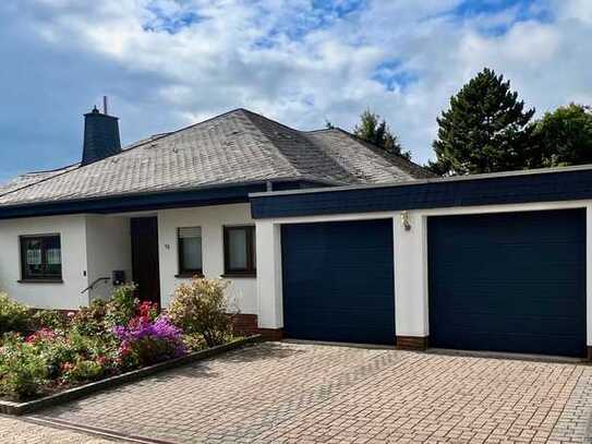 Großzügiger Bungalow in ruhiger Lage mit gepflegtem Garten