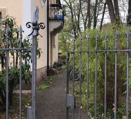 Charmantes Hinterhofhäuschen mit Garten in Erlangens schönster Lage