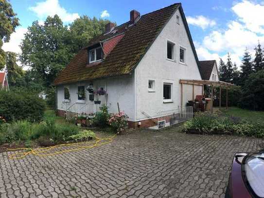 Einfamilienhaus mit 6-7 Zimmern, Garten, Keller und Stellplätzen