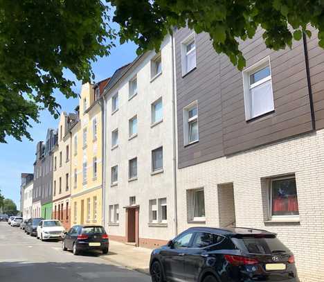 Gut gebaut und schön gelegen: 10-Fam.-Haus mit Balkone