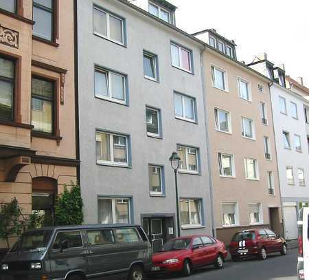 2 Zimmer-Wohnung in ruhiger Seitenstraße