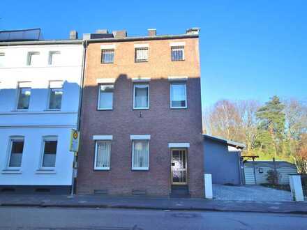 PLATZ AUF ALLEN EBENEN BIETET DIESES GROSSZÜGIGE EIN-ZWEI-FAMILIENHAUS IN MG-HOCKSTEIN!