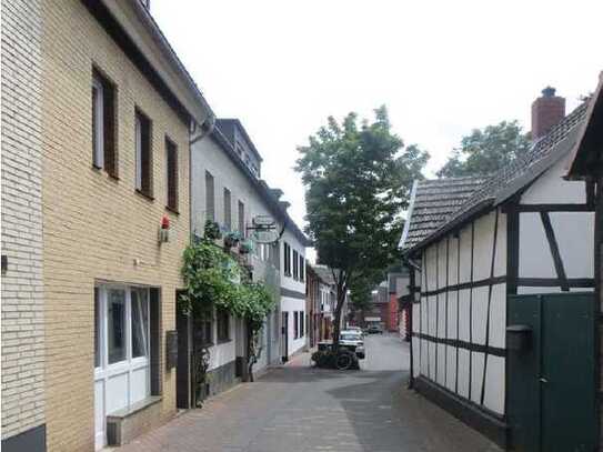 Wohnen und Arbeiten in charmantem Altbau in Hürth