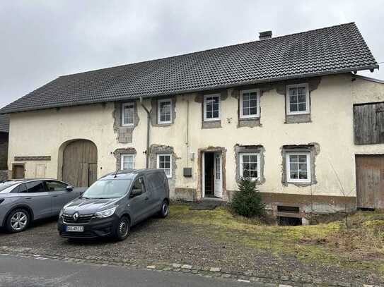 Mit ein paar Handgriffen im Außenbereich erhalten Sie hier Ihr kernsaniertes Einfamilienwohnhaus in