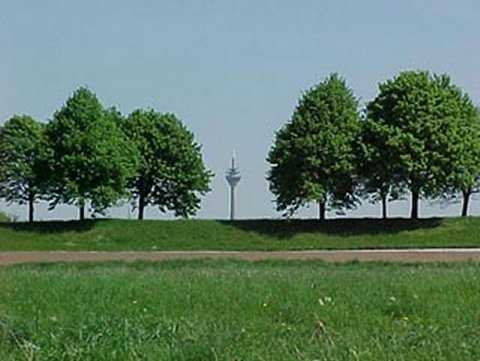 moderne gepflegte 2-Zimmer-Wohnung, Balkon mit Blick zum Rhein in Düsseldorf Volmerswerth