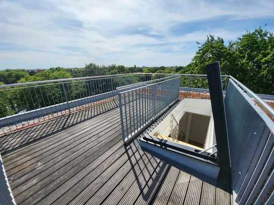 Exklusive 2-Zimmer Wohnung mit EBK, Balkon und 360° Dachterrasse