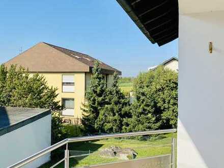 Schöne und helle 4,5 Zimmer Maisonette Wohnung / zweigeschossiges Haus in Bad Sandweier