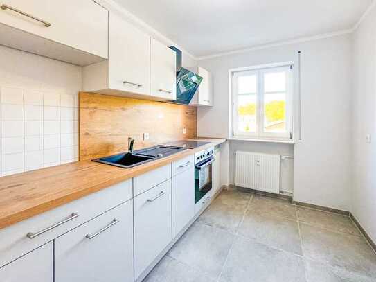 Erstbezug nach Sanierung * 2-RW mit Süd-Balkon * 2.OG * EBK * Bad mit Fenster & Wanne * 2 SP * TOP *