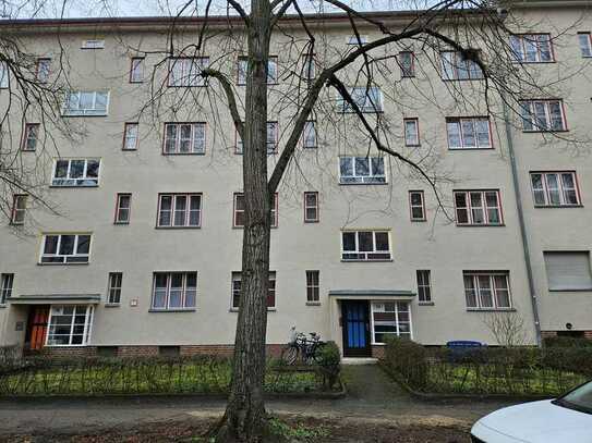 Alleinauftrag! Berlin-Pankow: 2 Zimmer-EGT-WHG im 2. OG links, vermietet, Loggia, 47,38 qm!