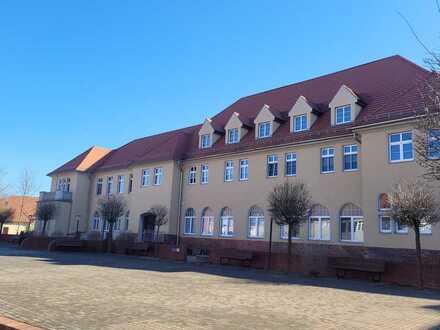 * Wohnen im Klubhaus * wunderschöne u. geräumige 4-RWE m. Balkon *