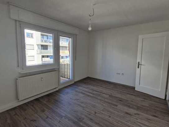 Hübsche 2-Zi.-Wohnung mit Balkon, Tunnelstraße 55, Pforzheim, frisch renoviert, sofort frei