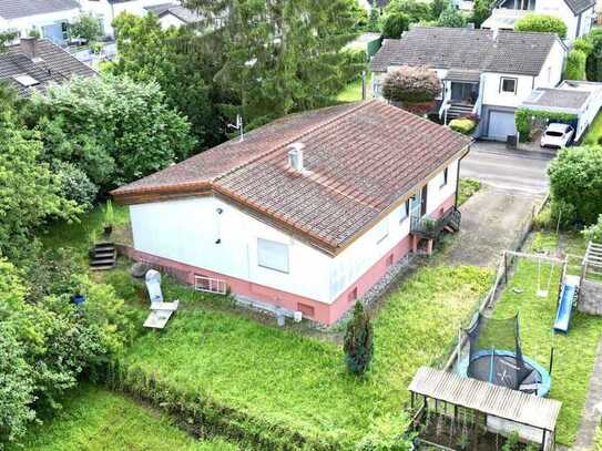 Einzigartiger Bungalow in ruhiger Ortsrandlage mit großem Garten und Ausbaupotenzial