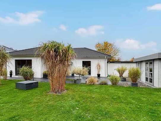 Neuwertiger Bungalow mit Sonnengarten und Garage in Top-Lage von Leck