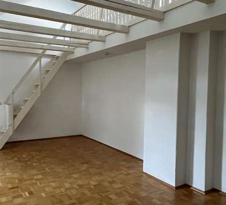 Stilvoll Wohnen! 3-Zimmer mit Galerie ,Balkon, neuem Bad und Stellplatz in sehr guter Lage!