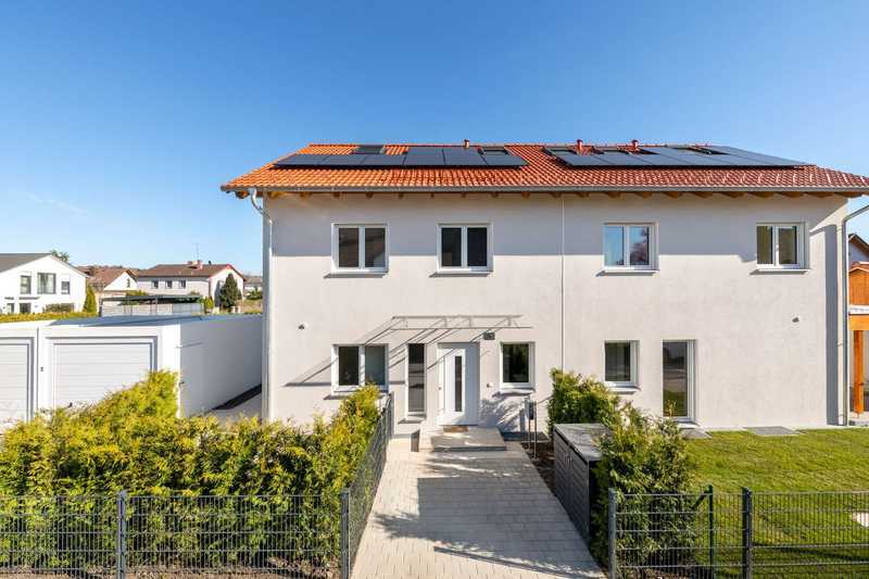                                                               Zum Erstbezug: Hochwertige, energieeffiziente Haush&auml;lfte mit Einfamilienhaus-Ch&hellip;                                                       in Gilching (Starnberg)