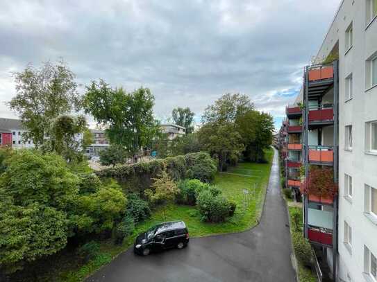 Dresden- Altstadt: Frisch renoviert + Balkon + Aufzug!