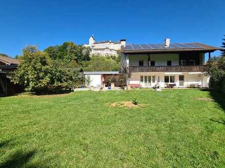 Großzügig Wohnen in traditionellem Landhaus mit großem Grundstück in Hohenaschau mit Berg- und Schlo