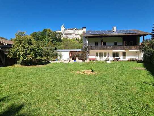 Großzügig Wohnen in traditionellem Landhaus mit großem Grundstück in Hohenaschau mit Berg- und Schlo
