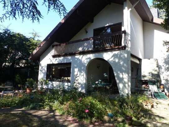 Großzügiges Domizil mit Garten in ruhiger Lage am Weinberg