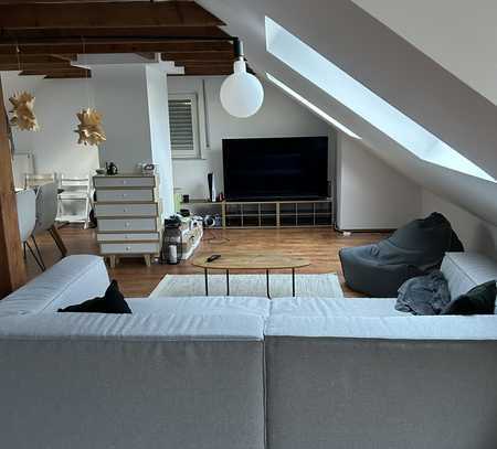 Seltene Gelegenheit: Ruhige stylische Dachgeschosswohnung mit schöner Dachterrasse