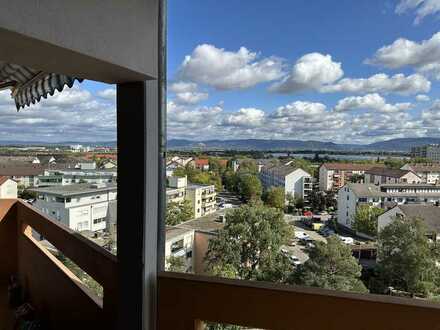 Erstbezug nach Sanierung: freundliche 2-Zimmer-Wohnung mit Balkon in Schwetzingen