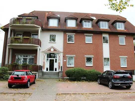 Erdgeschoss-Wohnung mit Balkon und PKW-Stellplatz