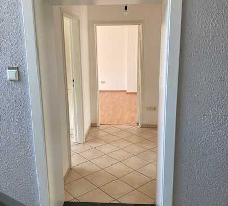 3-Zimmer-Hochparterre-Wohnung mit langem Balkon in MA-Lindenhof