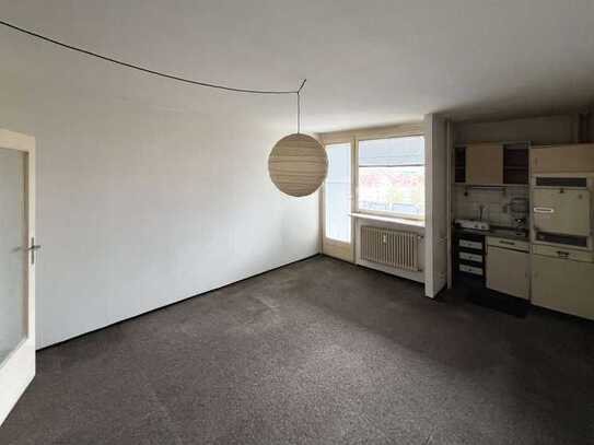 Sanierungsbedürftige 1-Zimmer-Wohnung mit Balkon im 7.OG