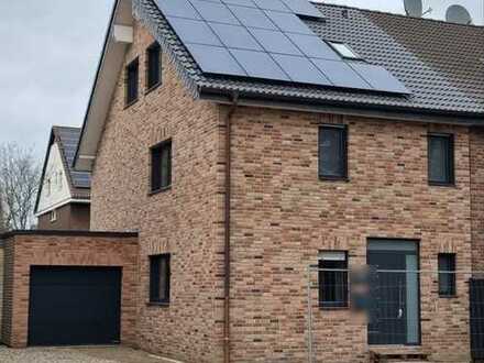 Energieeffizientes Wohnen in Neubau-Doppelhaushälfte in Duisburg Meiderich