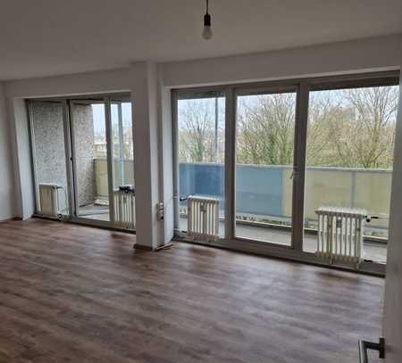 Geräumige 4-Zimmer-Wohnung mit Balkon - Teilrenoviert