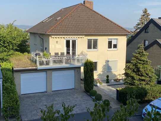 Schöne und gepflegte 4-Zimmer-Erdgeschosswohnung mit geh. Innenausstattung mit Balkon und EBK