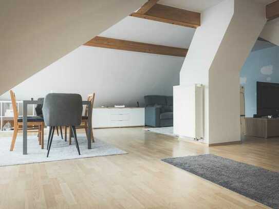 Super schöne, Ruhige Trotzdem zentrale Dachgeschosswohnung
700 € - 85 m² - 2.5 Zi.