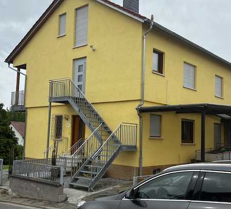 Gepflegte und helle 5,5-Zimmer-Maisonette-Wohnung mit Balkon in Monsheim