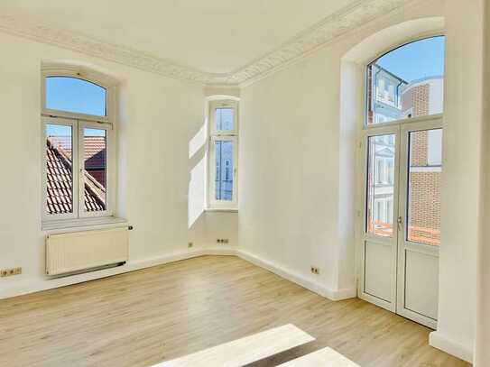 Attraktive Wohnung - Top Lage, 2-Zimmer mit Balkon und Blick auf den Pfaffenteich mit Einbauküche