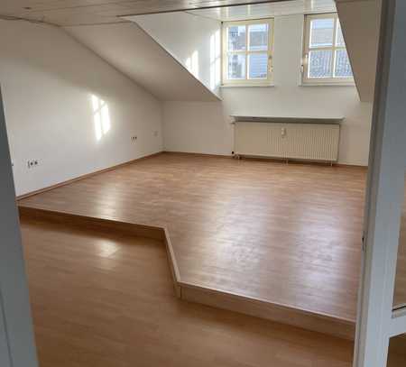 Helle 3-Zimmer-DG-Wohnung im Herzen Pforzheims