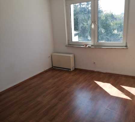 2 Zimmer-Wohnung im 3 OG. zu vermieten *Renovierungsbedürftig*