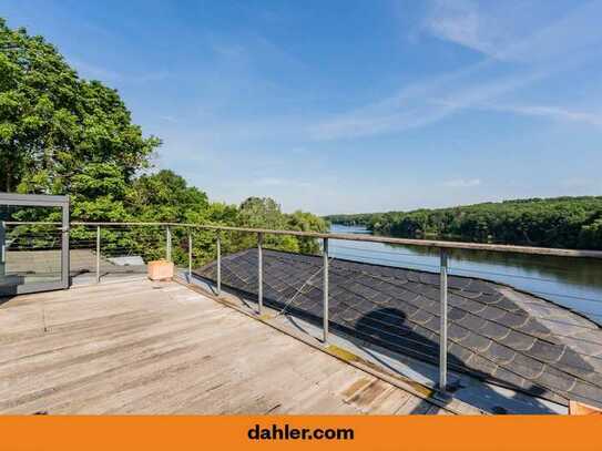 Magnificent penthouse with a unique panoramic view of Lake Griebnitzsee - including boat mooring