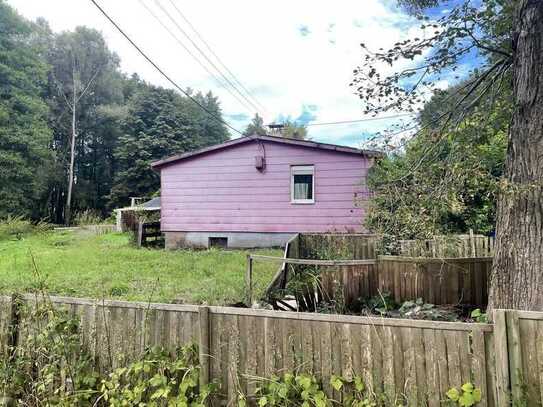 Grundstück am Ortsrand mit Holzhaus - Neugestaltung nach Ihren Wünschen