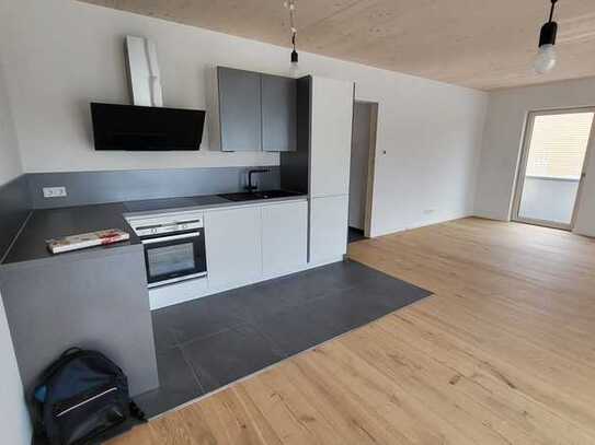 Exklusive 2-Raum-Penthouse-Wohnung mit luxuriöser Innenausstattung mit Balkon und EBK in Rengsdorf