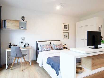 Das flexible Raumwunder: Apartment mit gut designten Möbeln, Boxspringbett und Balkon