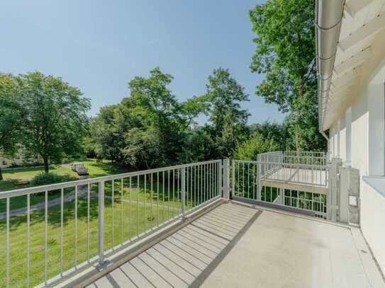 Lichtdurchflutete, kernsanierte 4- Zimmerwohnung mit Balkon in Weidenberg