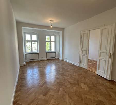 SCHÖNEBERG | renovierte Wohnung | mit Balkon & EINBAUKÜCHE