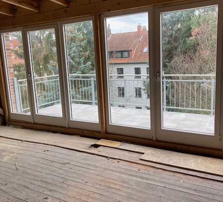 H.-Ricklingen: Große DG-Wohnung mit 2 neuen Balkonen/Dachterrassen als erweiterter Rohbau!