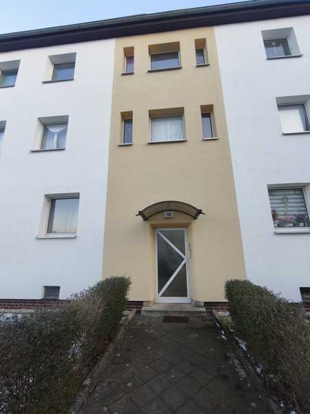 *** ab sofort *** 2 Zimmer + teilmöbiliert + EBK + Tageslichtbad mit Wanne ***