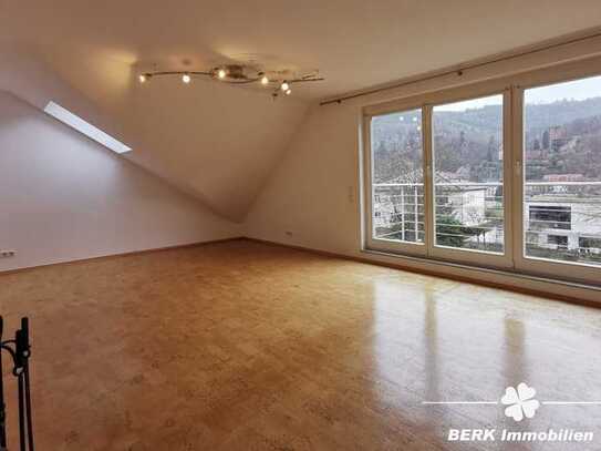 BERK Immobilien - Junges Glück in 2-Zi-DG mit Balkon u. Burgblick in Miltenberg mit Spitzboden.