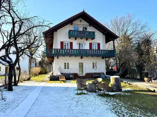 Einzigartiges Wohnerlebnis: Renovierte EG-Wohnung im idyllischen Landhaus, Top-Lage in Erding!