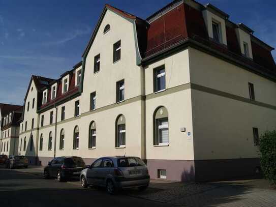 Moderne und großzügige 1-Raum-Wohnung im Dachgeschoss m. separater Küche
